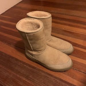 Men’s uggs size 9 boots
